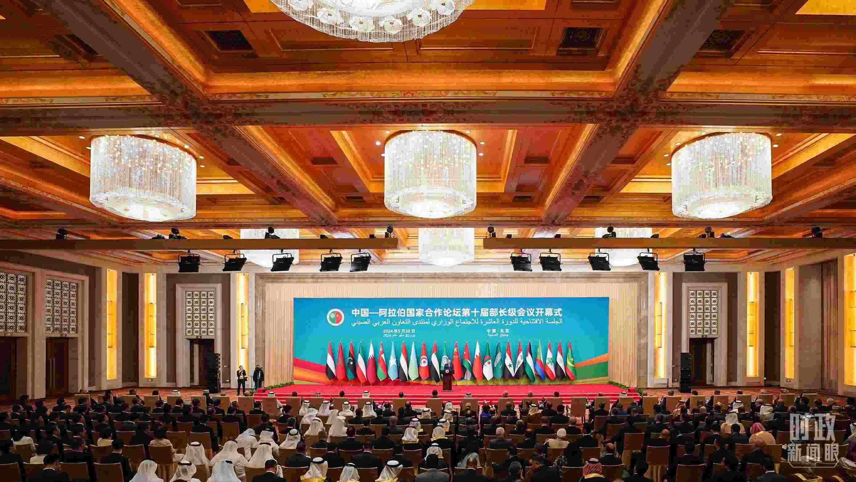 △5月30日開(kāi)幕式現(xiàn)場(chǎng)，阿盟秘書長(zhǎng)蓋特在致辭。（總臺(tái)國(guó)廣記者李晉拍攝）