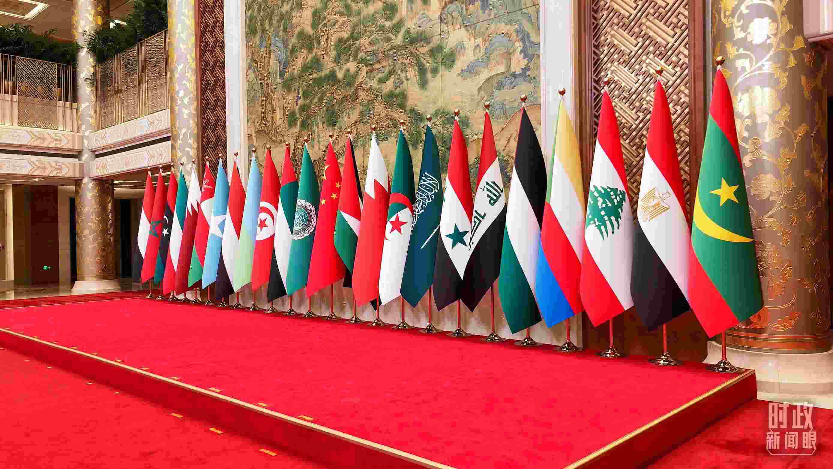 △會(huì)議現(xiàn)場(chǎng)的旗陣。（總臺(tái)央廣記者馬喆拍攝）