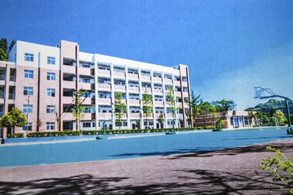 建成之初的之江小學(xué)教學(xué)樓（資料照片翻拍）。