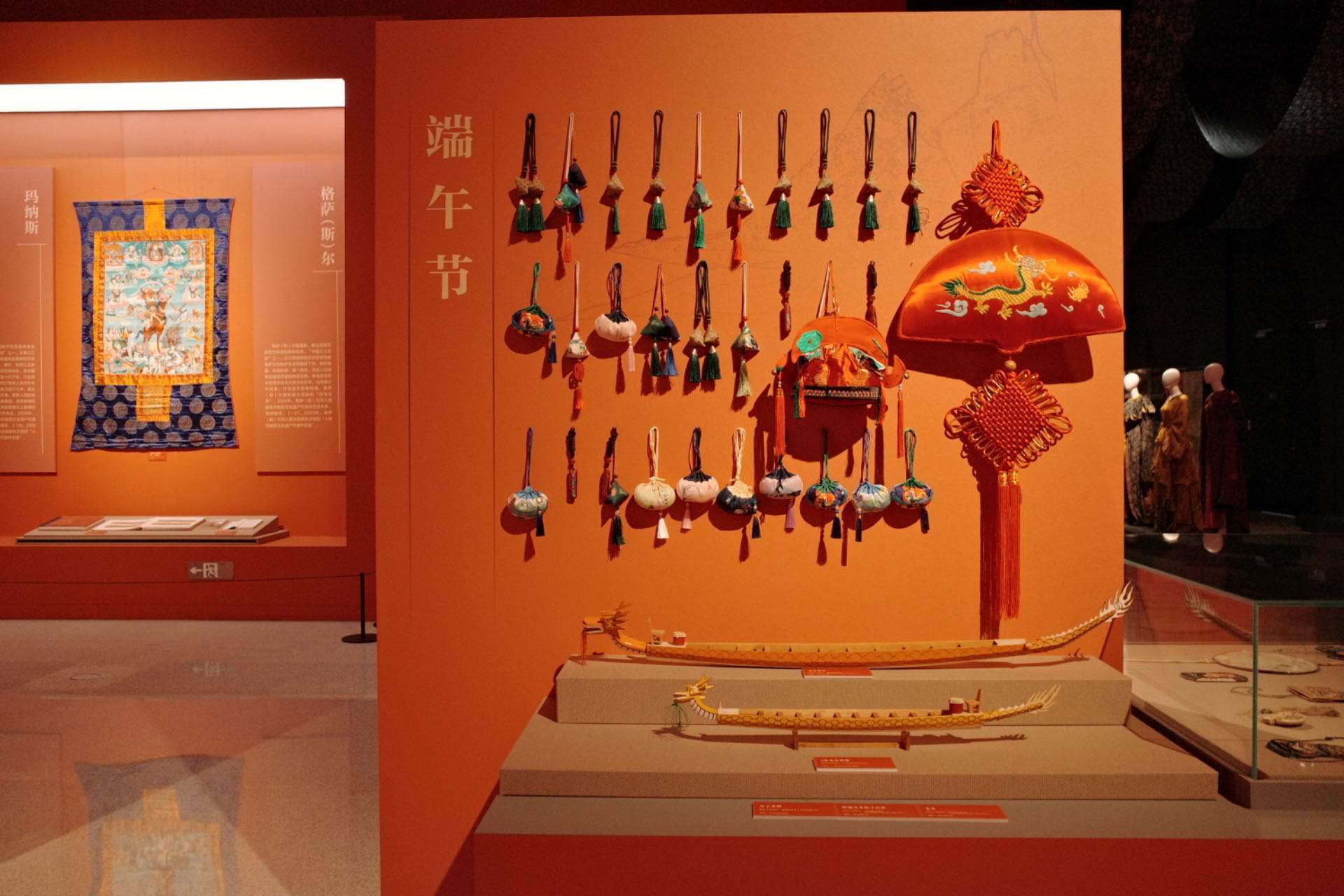 “氣象萬千——中國非遺保護實踐主題展”展示了端午節(jié)主題的非遺。人民網(wǎng)記者 劉微攝