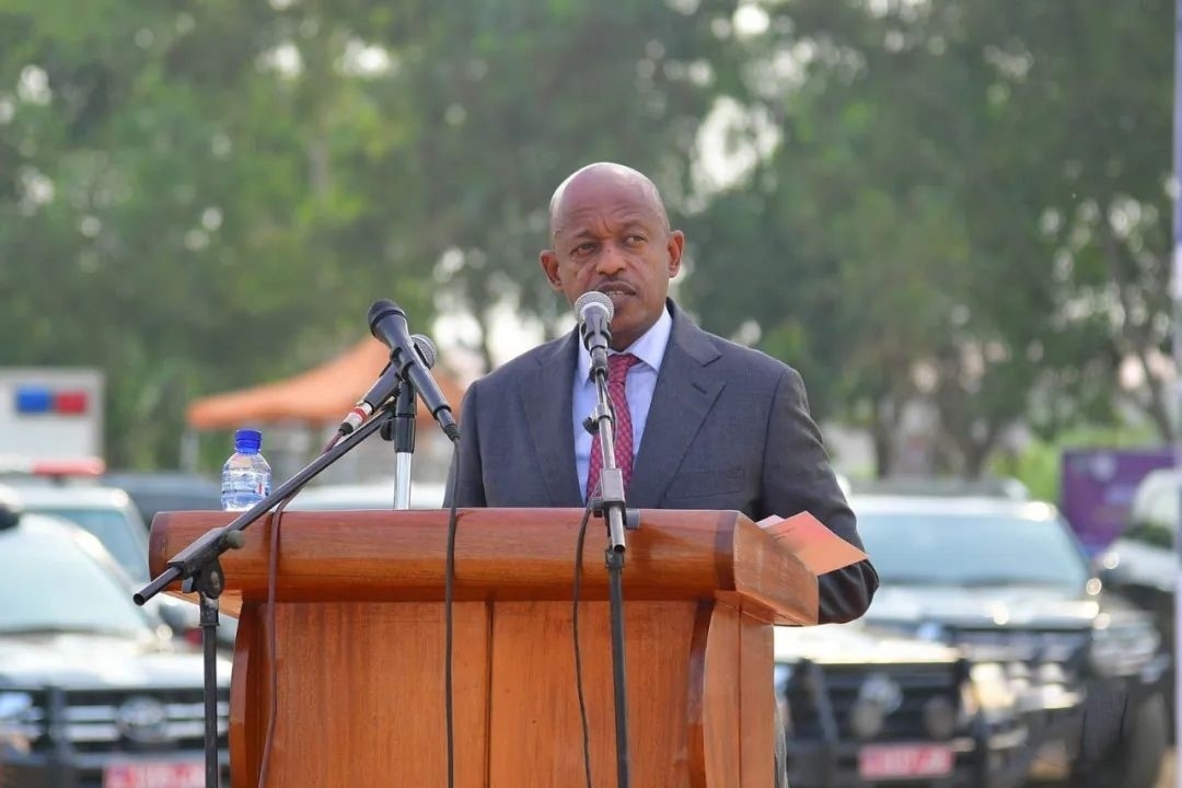 剛果(金)國(guó)務(wù)部長(zhǎng)兼基礎(chǔ)設(shè)施和公共工程部長(zhǎng)穆武尼在開(kāi)工儀式上致辭