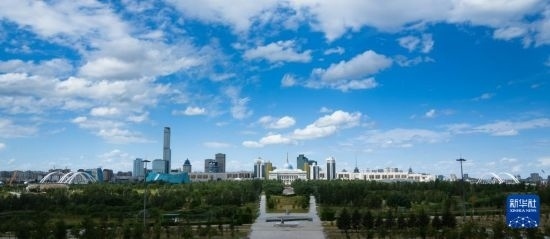 這是7月1日拍攝的哈薩克斯坦首都阿斯塔納的天際線。新華社記者 王建華 攝