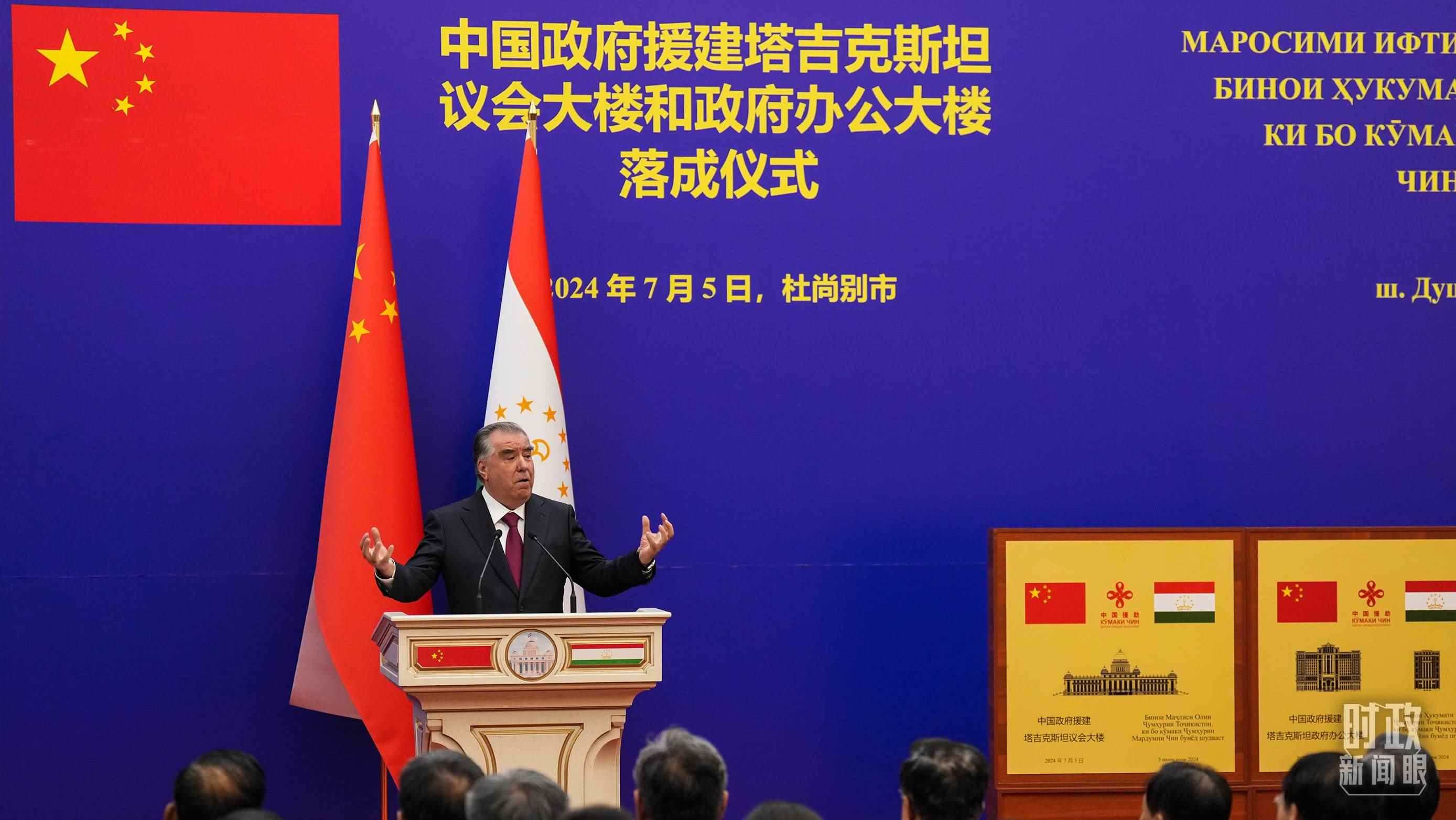 △拉赫蒙總統(tǒng)在落成儀式現(xiàn)場。（總臺記者李晉拍攝）