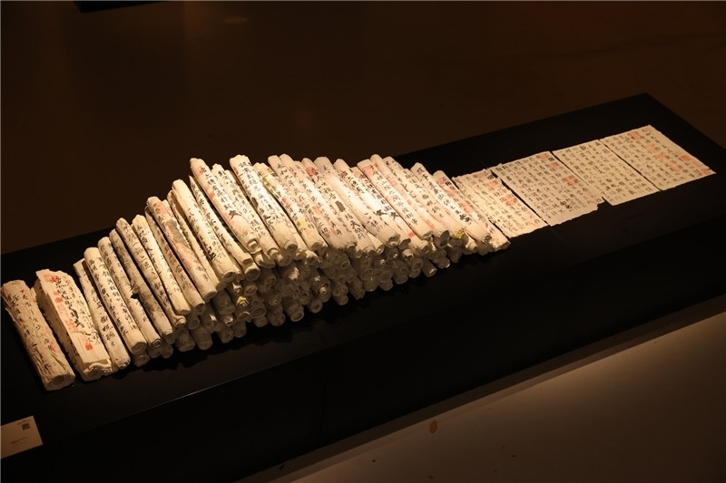 圖1：“火”展區(qū)陶瓷作品《尚文意象——蘭亭序》（圖片：陽(yáng)光媒體集團(tuán)）