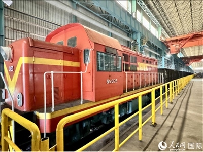 運(yùn)輸通鋼產(chǎn)品的火車。人民網(wǎng) 謝瑩攝