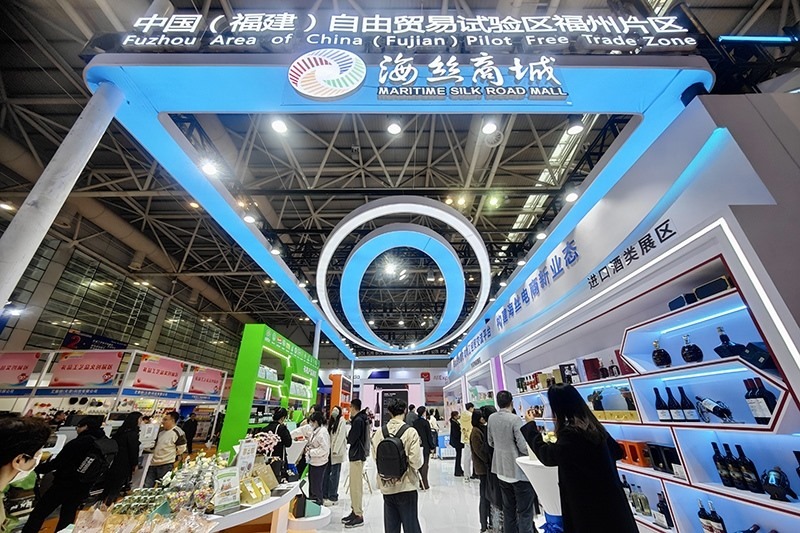 2024年3月18日，第四屆中國跨境電商交易會(huì)在福建福州開幕。展會(huì)聚焦“鏈接跨境全流域 共建電商新生態(tài)”，集聚全國80余個(gè)外貿(mào)產(chǎn)業(yè)帶的上千家供應(yīng)鏈企業(yè)。