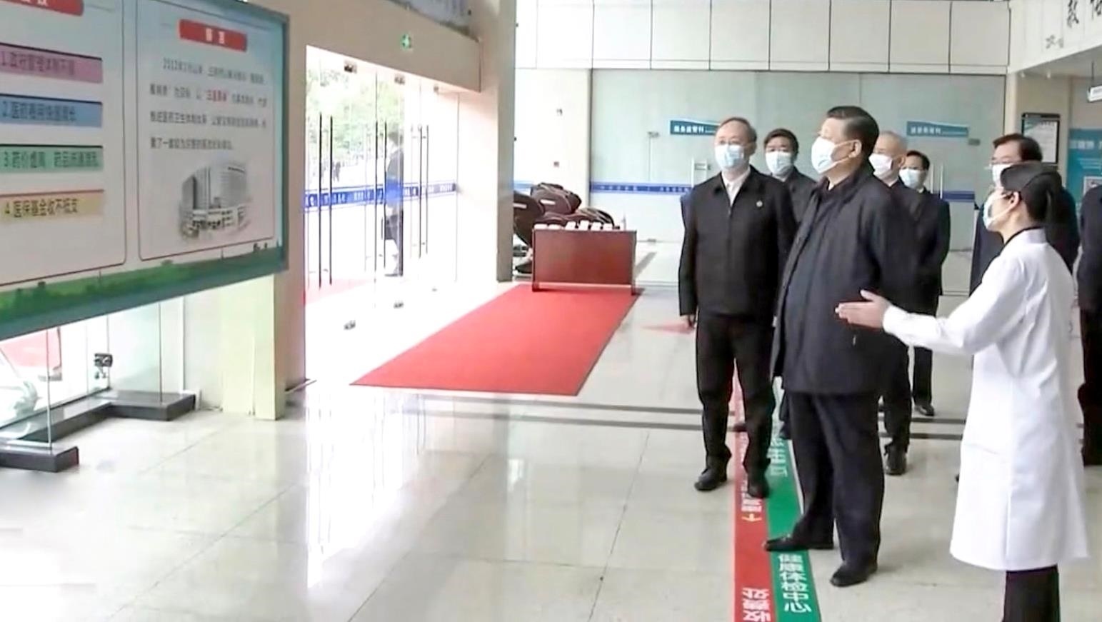 △2021年3月23日，習(xí)近平總書(shū)記在福建三明沙縣總醫(yī)院住院樓一層大廳，聽(tīng)取醫(yī)改情況介紹。