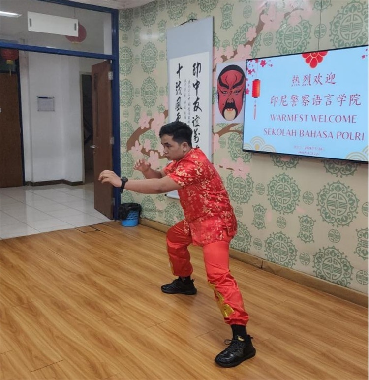 警察學(xué)員表演武術(shù)。活動主辦方供圖