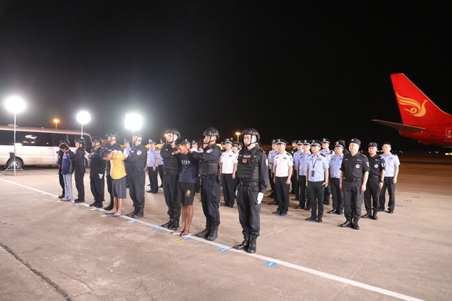 押解現(xiàn)場(chǎng)。公安部供圖