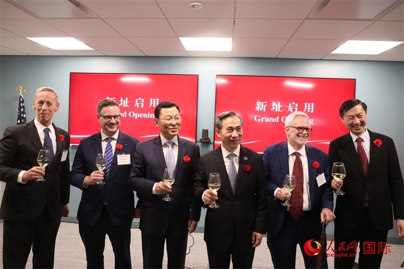 4、美中貿(mào)易全國(guó)委員會(huì)會(huì)長(zhǎng)克雷格·艾倫、美國(guó)商會(huì)高級(jí)副會(huì)長(zhǎng)傅瑞偉等美國(guó)工商界代表出席活動(dòng)。 人民網(wǎng)記者 李志偉攝