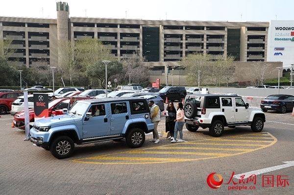 北汽南非進(jìn)行新車展示和試駕。人民網(wǎng) 劉暢攝