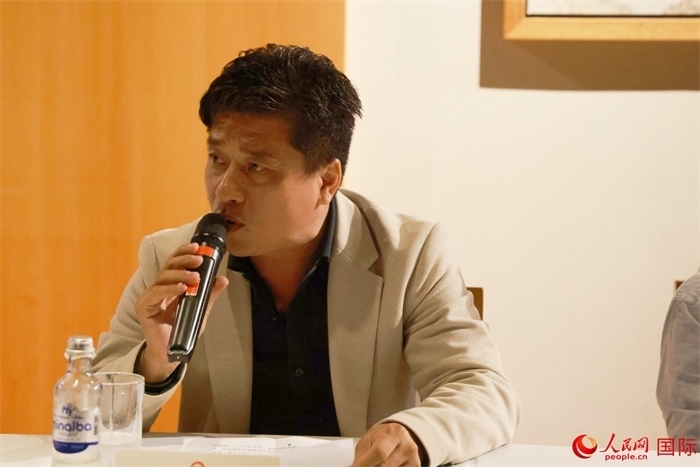 巴西中國浙江商會會長鄭俠茂在座談會上致辭。人民網(wǎng)記者 陳海琪攝