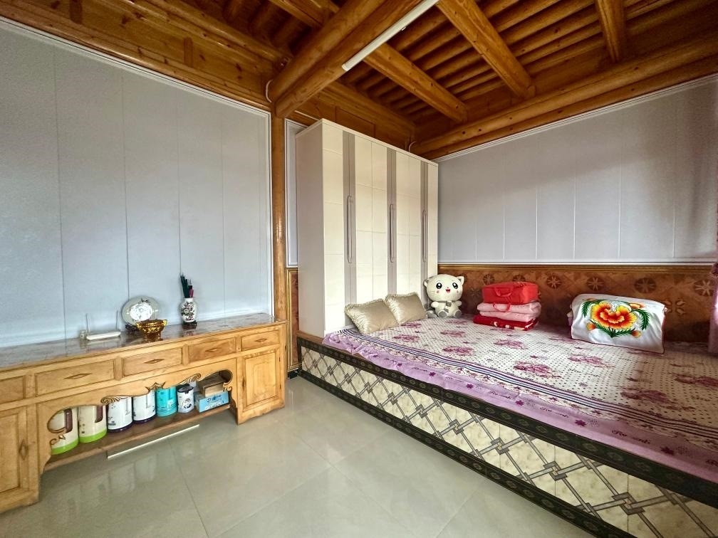 圖為7月13日拍攝的喇德燚家維修加固后的房屋一角。新華社記者 張子琪 攝