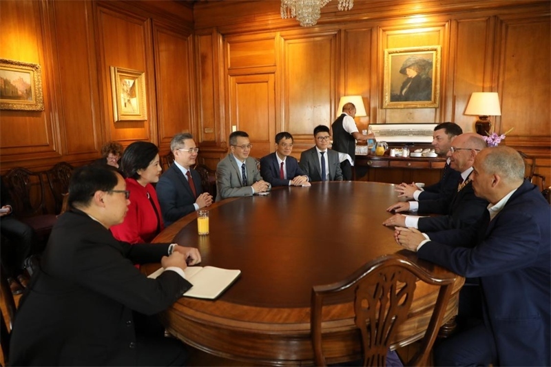 愛丁堡市政廳會見現(xiàn)場。中國駐英國使館供圖