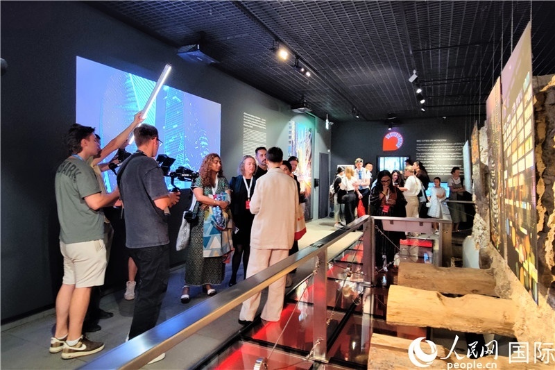 金磚國家城市主題攝影展現(xiàn)場。人民網(wǎng)記者 于宏建攝