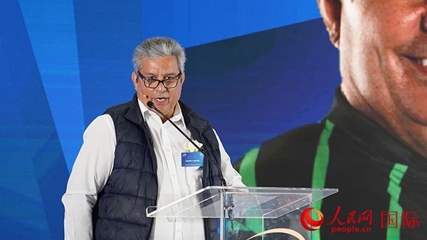 茨瓦尼市市長委員會(huì)成員漢內(nèi)斯·科茲致辭。人民網(wǎng) 張茜攝