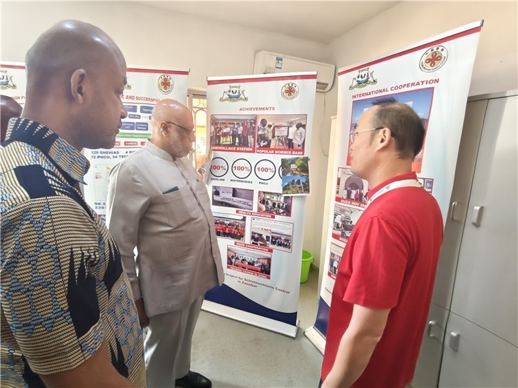 中方專家組組長(zhǎng)黃玉政介紹項(xiàng)目進(jìn)展。專家組供圖