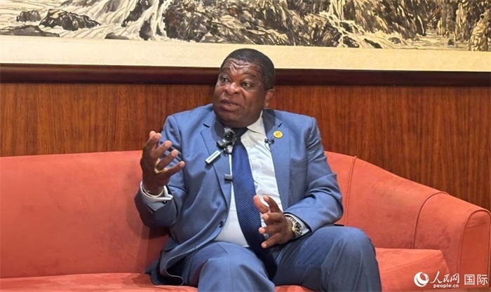 各國議會(huì)聯(lián)盟秘書長馬丁·純貢接受采訪。人民網(wǎng) 曹欣悅攝