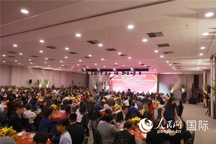 當(dāng)?shù)貢r間8月24日晚，巴西中國浙江商會第六屆理監(jiān)事會就職典禮在里約熱內(nèi)盧舉行。圖為就職典禮現(xiàn)場。人民網(wǎng)記者 陳海琪攝
