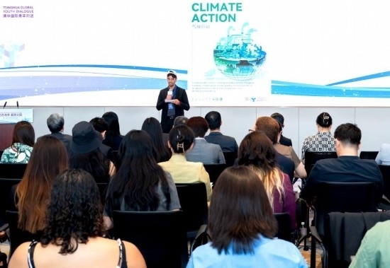 8月29日，在第二屆清華國際青年對話論壇活動上，正在清華大學(xué)攻讀藥學(xué)博士的埃及留學(xué)生阿姆爾·瓦赫巴分享中國之旅的感悟。新華社發(fā)（畢尚宏攝）