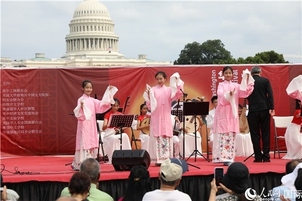 2、在華盛頓中國(guó)文化節(jié)活動(dòng)上，還進(jìn)行了豐富多樣的中國(guó)文化演出。 人民網(wǎng)記者 李志偉攝