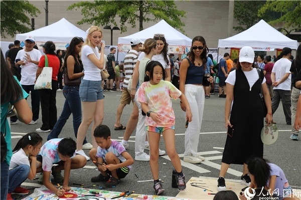 4、活動(dòng)吸引了很多小朋友參加。 人民網(wǎng)記者 李志偉攝