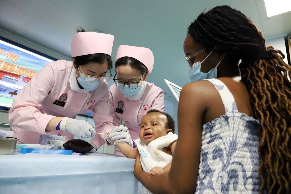 2024年8月12日，中國海軍“和平方舟”號醫(yī)院船在莫桑比克馬普托開展醫(yī)療服務。