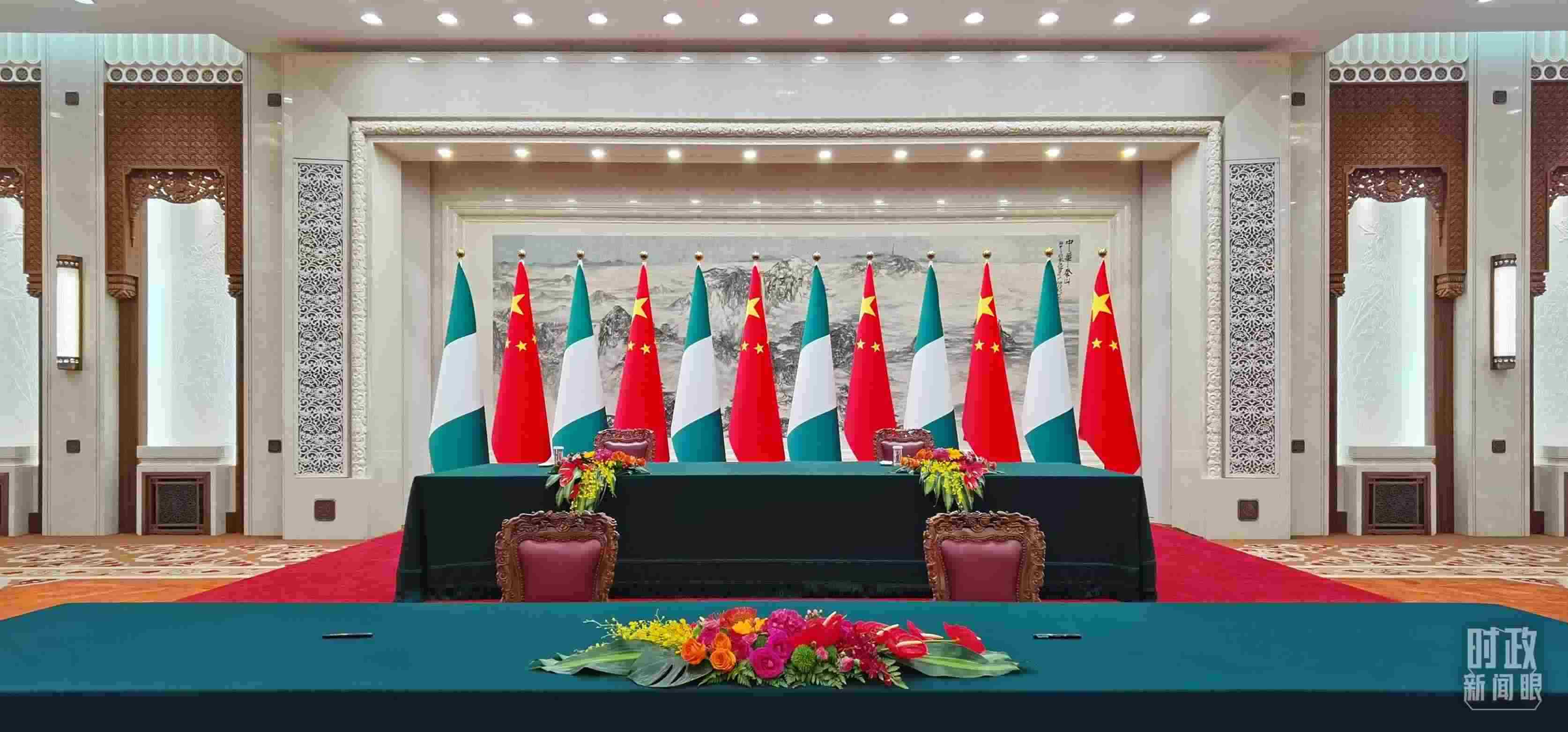  △中尼兩國(guó)元首在這里共同見(jiàn)證簽署多項(xiàng)雙邊合作文件，這是開(kāi)始前的現(xiàn)場(chǎng)。（總臺(tái)央視記者郭鴻拍攝）