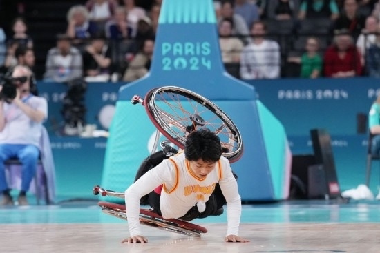 巴黎殘奧會｜“撞車、摔倒，我們都習(xí)慣了”