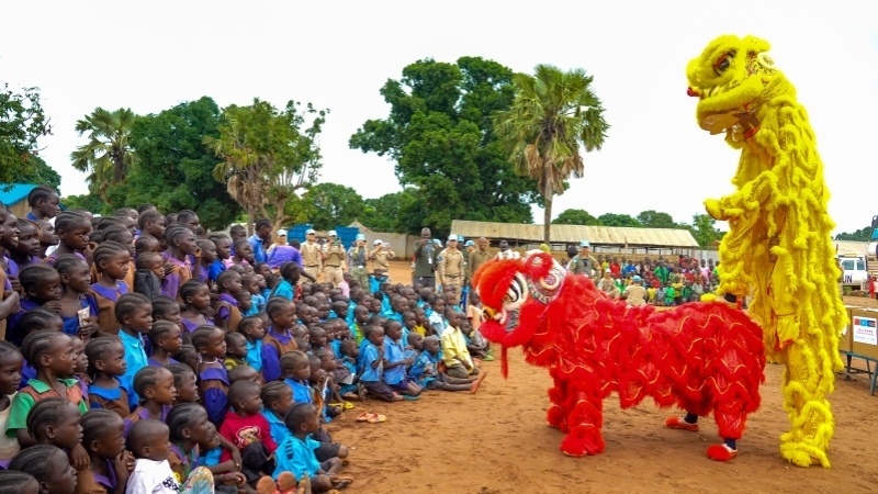 舞獅活動(dòng)引發(fā)現(xiàn)場(chǎng)熱烈掌聲。謝坤攝