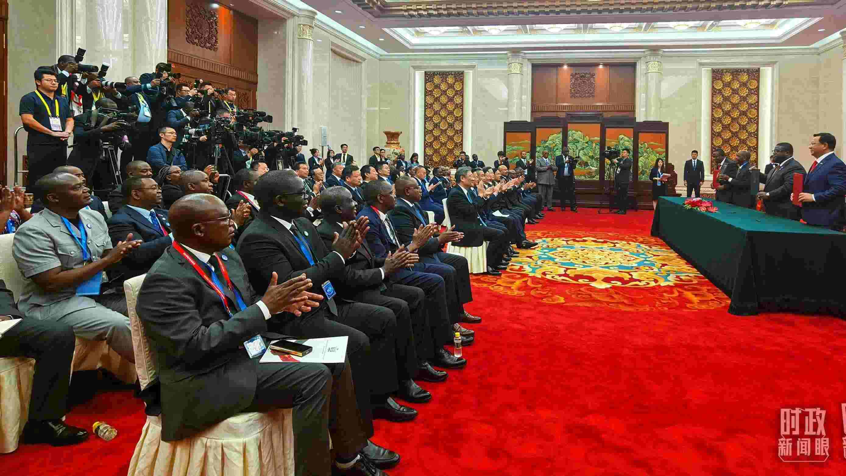 《坦贊鐵路激活項(xiàng)目諒解備忘錄》簽署現(xiàn)場。（總臺(tái)央視記者曹亞星拍攝）