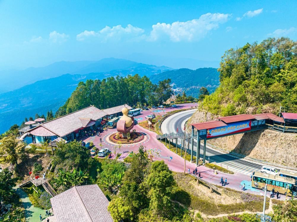 這是位于班洪鄉(xiāng)班洪村下班壩自然村的葫蘆王地AAAA級(jí)景區(qū)游客服務(wù)中心。（滄源縣融媒體中心供圖）