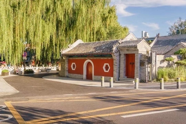 北京建筑大學(xué)古建保護(hù)與利用專(zhuān)業(yè)師生對(duì)北京德勝門(mén)內(nèi)大街開(kāi)展空間品質(zhì)綜合提升項(xiàng)目，圖為項(xiàng)目竣工后的實(shí)景圖。校方供圖