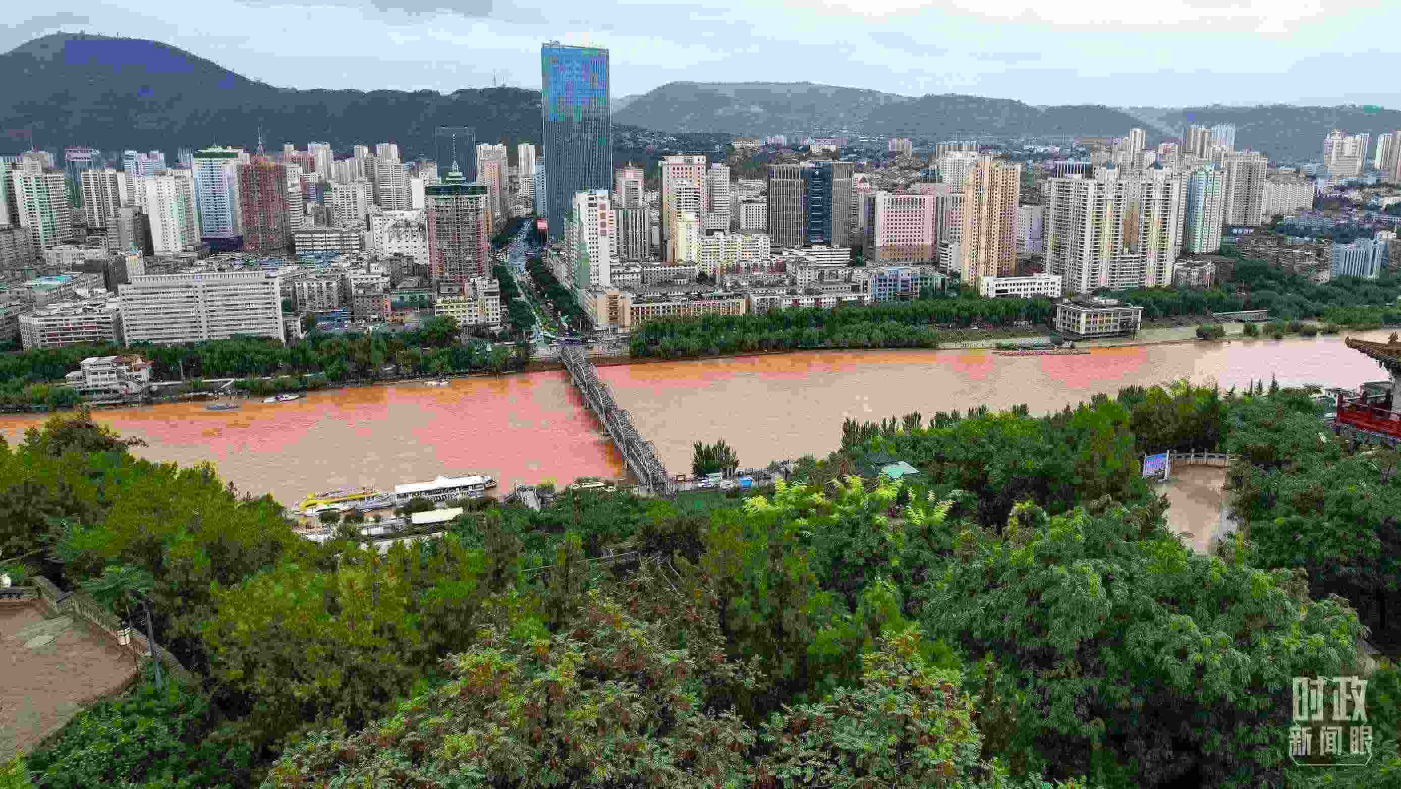 △黃河蘭州中山橋段。（總臺(tái)記者馬凌峰拍攝）