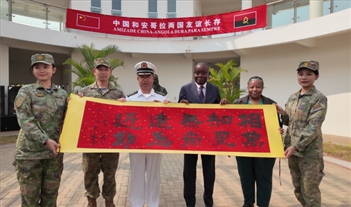 向內(nèi)圖大學(xué)贈(zèng)送書法作品。內(nèi)圖大學(xué)孔子學(xué)院供圖