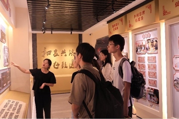 中央民族大學(xué)與中國(guó)人民大學(xué)聯(lián)合開展“大國(guó)邊疆”實(shí)踐調(diào)研活動(dòng)。校方供圖