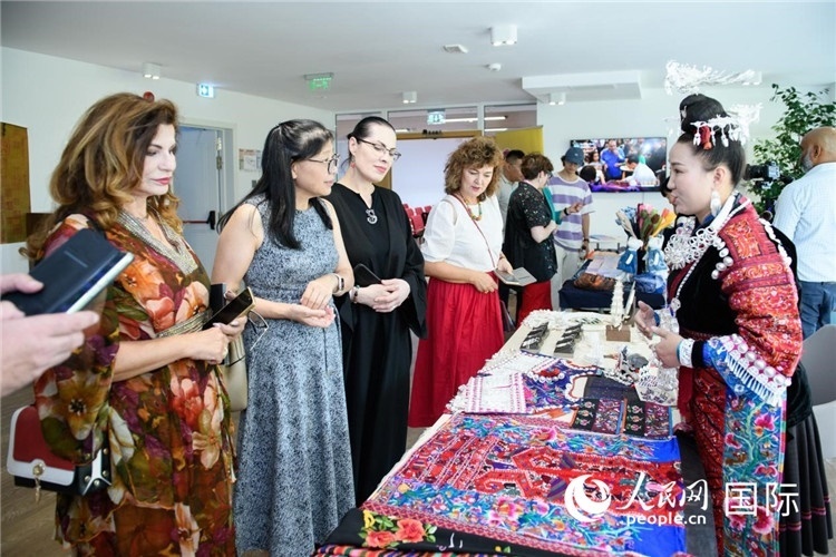 苗族銀器展示。傅永山攝