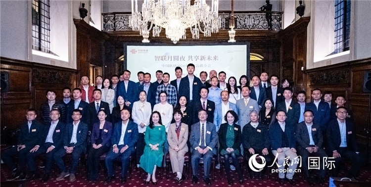 部分與會(huì)嘉賓合影。人民網(wǎng) 郭錦標(biāo)攝