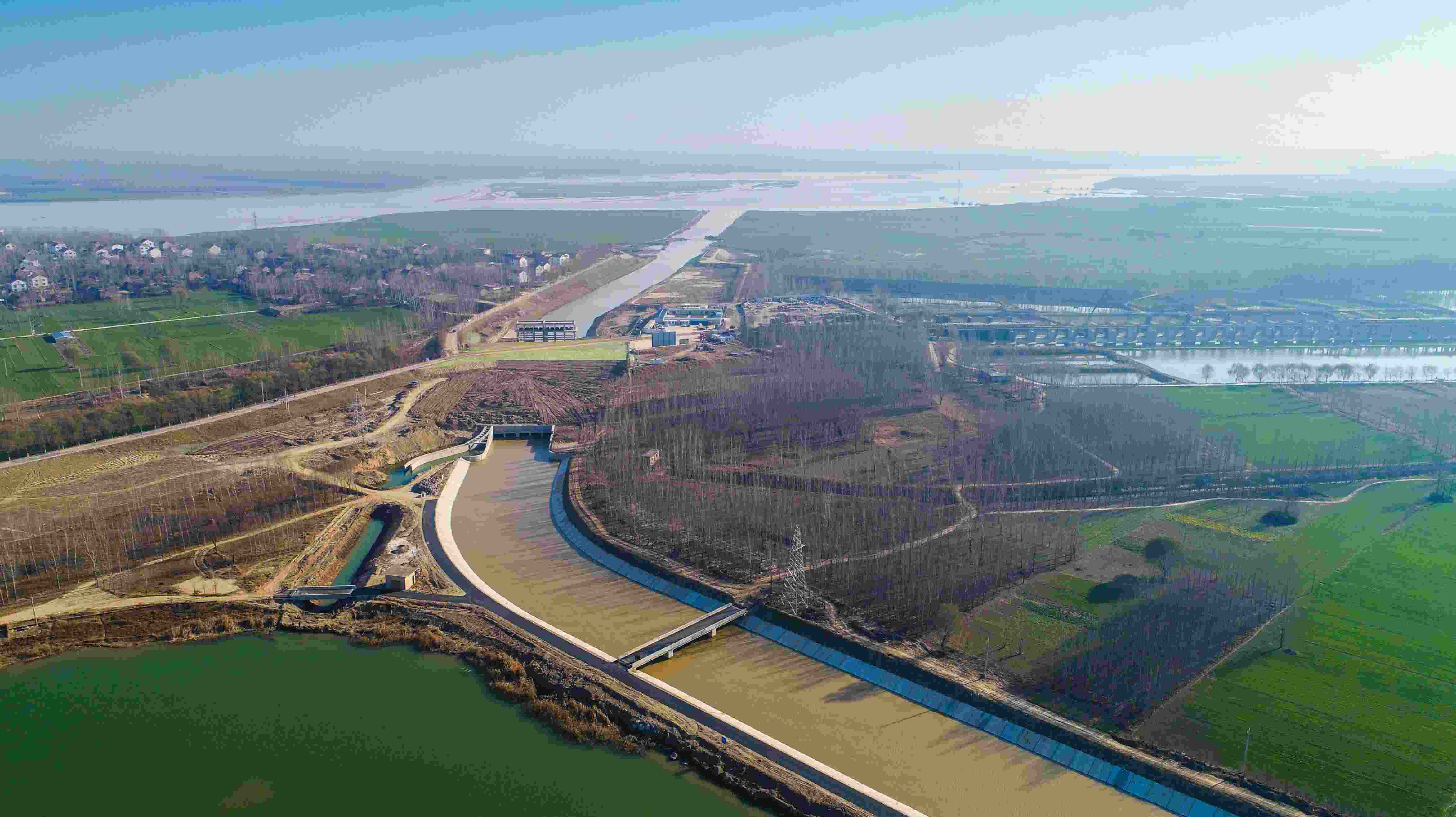 實(shí)施引黃入冀調(diào)水，助力華北地下水超采綜合治理和白洋淀生態(tài)環(huán)境修復(fù)。水利部水資源局供圖