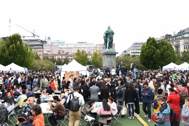 “天涯共此時——中秋游園會”在斯德哥爾摩國王花園舉辦。人民網(wǎng)記者 殷淼攝