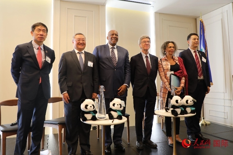 萊索托國王萊齊耶三世、中國常駐聯(lián)合國代表傅聰?shù)燃钨e出席活動(dòng)。人民網(wǎng)記者 李志偉攝