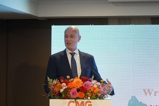 澳大利亞旅游局東半球市場(chǎng)及國(guó)際航司業(yè)務(wù)執(zhí)行總經(jīng)理何安哲在活動(dòng)上致辭。張舒惠攝