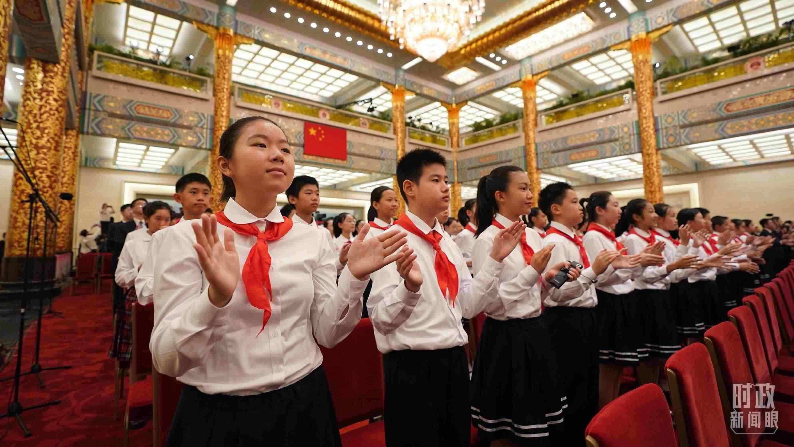 頒授儀式現(xiàn)場的少先隊(duì)員。（總臺(tái)記者李晉拍攝）