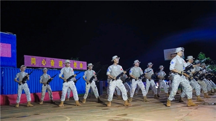 刺殺操展示氣勢(shì)沖天。孫千攝