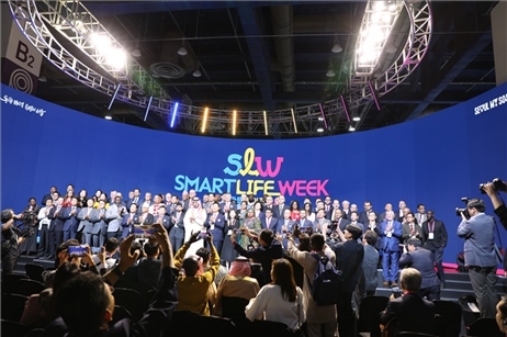 “智慧生活周”博覽會(huì)上展出的低空飛行器。人民網(wǎng)記者 莽九晨攝