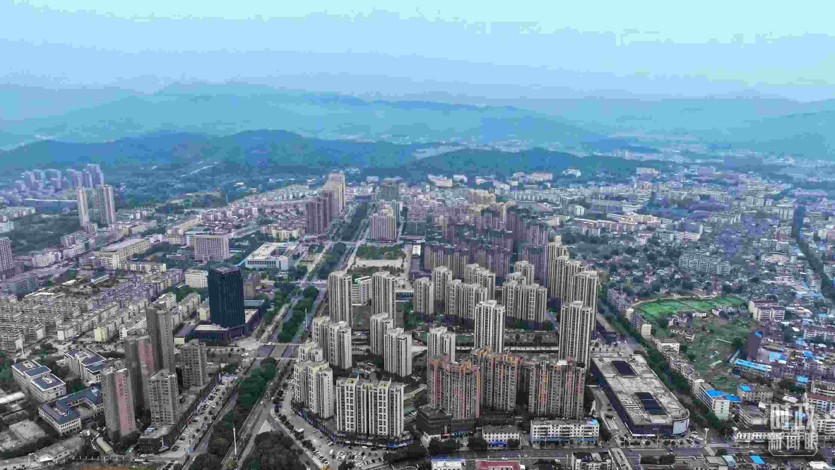 △俯瞰桐城市。（總臺記者葛啟文拍攝）