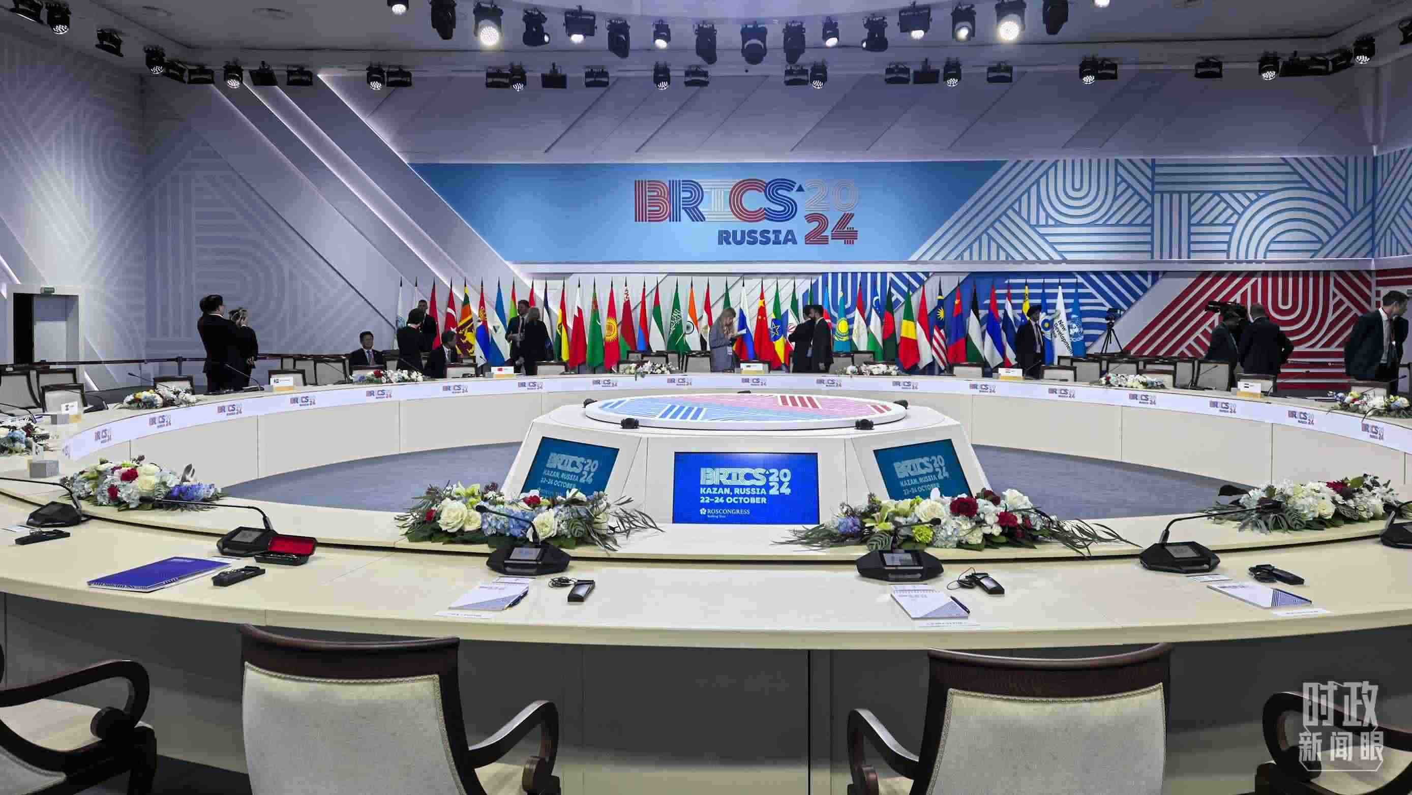 △ 金磚國家領(lǐng)導(dǎo)人大范圍會(huì)議開始前。（總臺央視記者程鋮拍攝）