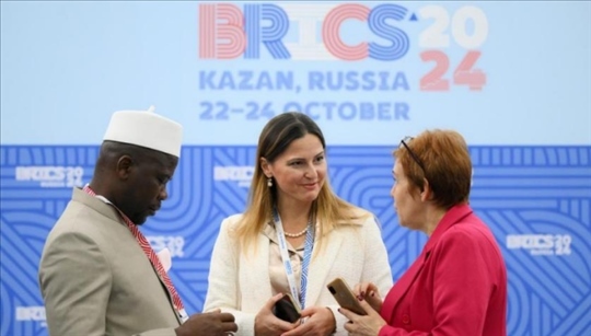 金磚國(guó)家領(lǐng)導(dǎo)人第十六次會(huì)晤期間，新聞?dòng)浾咴趪?guó)際新聞中心工作