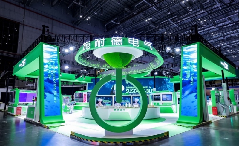 2023年，施耐德電氣在第六屆中國(guó)國(guó)際進(jìn)口博覽會(huì)現(xiàn)場(chǎng)。施耐德電氣供圖