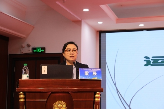 國(guó)家體育總局運(yùn)動(dòng)醫(yī)學(xué)研究所醫(yī)務(wù)監(jiān)督中心副主任、中國(guó)體育科學(xué)學(xué)會(huì)運(yùn)動(dòng)醫(yī)學(xué)分會(huì)副秘書長(zhǎng)梁辰授課。主辦方供圖